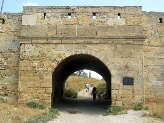 Брама фортеці Єні-Кале