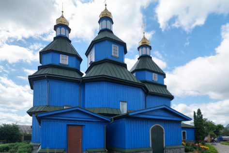 Острів. Козацька церква та гайдамацький хрест