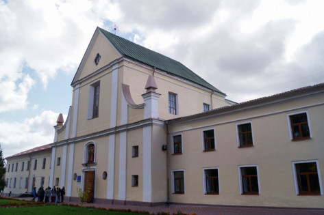Острог. Монастир капуцинів та академія