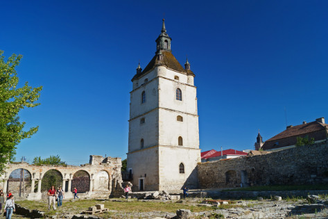 Кам’янець-Подільський. Вірменська дзвіниця, зруйновний собор та церква