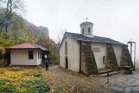 Болгарія. Скельний монастир Івана Пусти