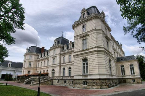 Палац Потоцьких. Інститут геології, палац шлюбів та музей під французьким дахом.