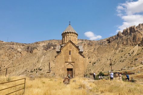 Вірменія. Арені. Церква Моміка