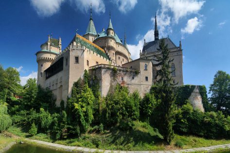 Словаччина. Бойніце Bojnice – замок із долини Луари.