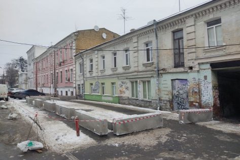 Колоритному дворику на київському Подолі загрожує «реставрація»