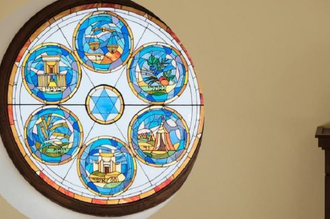 В головній синагозі Чернівців встановлено вітражі