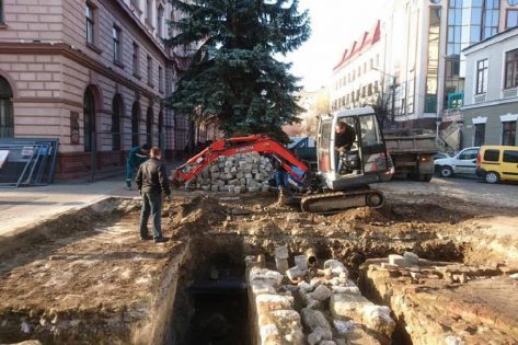 В Івано-Франківську законсервують археологічні рештки міської брами