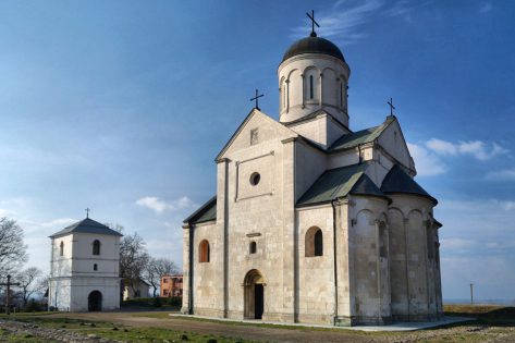 Шевченкове. Церква святого Пантелеймона та караїмське кладовище