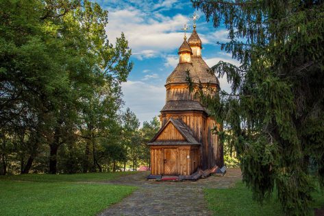 Зіньків. Дорога до Храму та чи найкрасивіша із бачених дерев’яних церков України