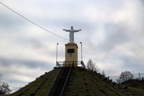 «Молодший брат» знаменитої статуї Христа із Ріо знайшовся в селі під Дрогобичем