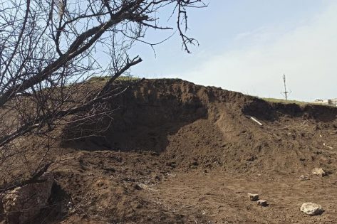 У Маріуполі окупанти знищили давній курган