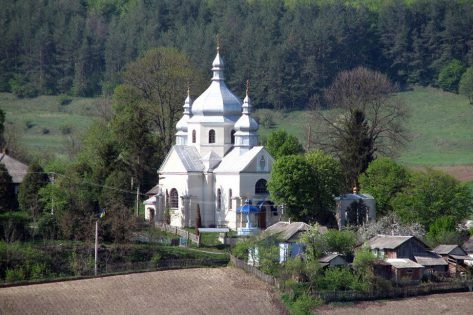 На Тернопільщині під час ремонту храму знайшли послання із минулого