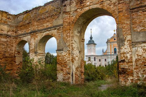 В Ізяславі, що на Хмельниччині, на двох об’єктах культурної спадщини  встановили охоронні дошки