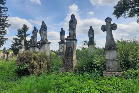 Розношинці. Старовинний цвинтар