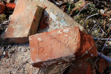 Давня цегла, барон Гейсмар та професор Виноградський