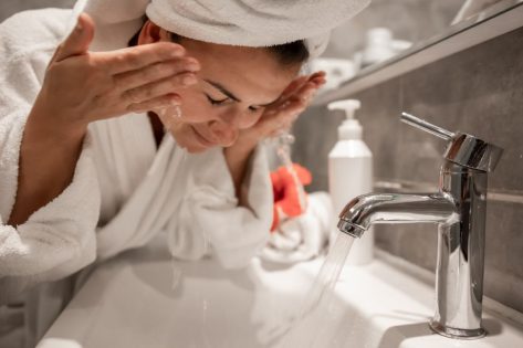 Ошибки при умывании: почему кожа становится суше и хуже, несмотря на уход