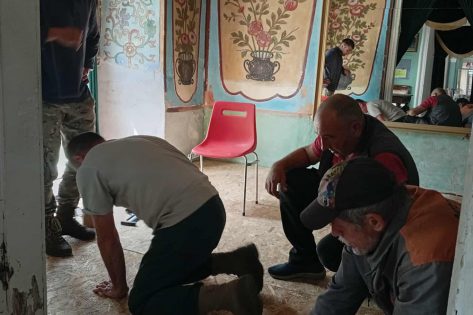 Самчики. Старому палацу — нову підлогу! (фоторепортаж)
