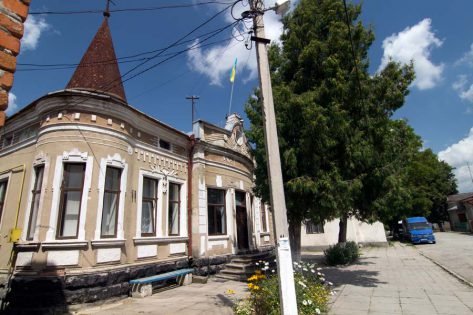 Прокуратура вимагає захистити найкрасивішу садибу в Микулинцях