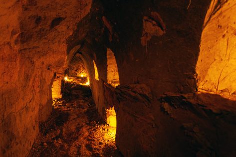 «Підземна вулиця» Городка на Поділлі та тайник без скарбу.