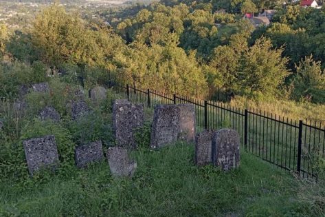 Давній єврейський цвинтар Городка огородили за сприяння уряду Німеччини