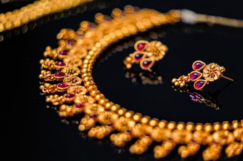 Київ у прикрасах: від княжих колтів до сучасних мінімалістичних образів