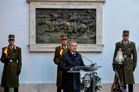 Від барельєфів до лубка: мистецька пам’ять про “городоцьких” гусарів