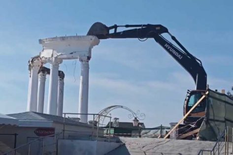 в Алушті окупанти знесли архітектурну пам’ятку, що була символом міста