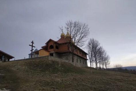 На Тернопільщині вимагають взяти на облік пам’ятку — безхазяйні келії монастиря у селі Монастирок