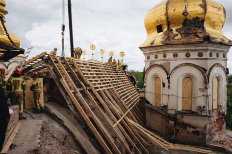 Аварійні роботи в лаврі тривають безперервно