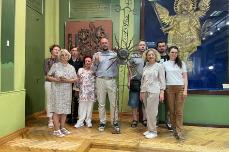 Хрест із руїн лаври: нова сторінка відродження святині