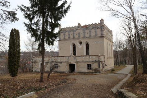 В Гусятині синагогу XVII ст. перетворили на притон і сортир